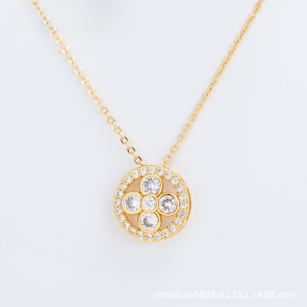 Paperclip Three‑Stone Necklace – 10 Minimalist Designs