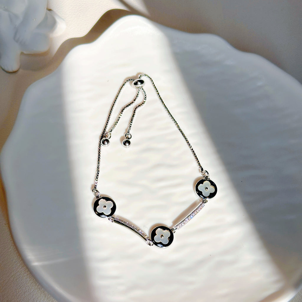 Four-Leaf Bloom Jewelry Set – Adjustable Bracelet, Open Ring, Pendant & Earrings | Gold/Silver
