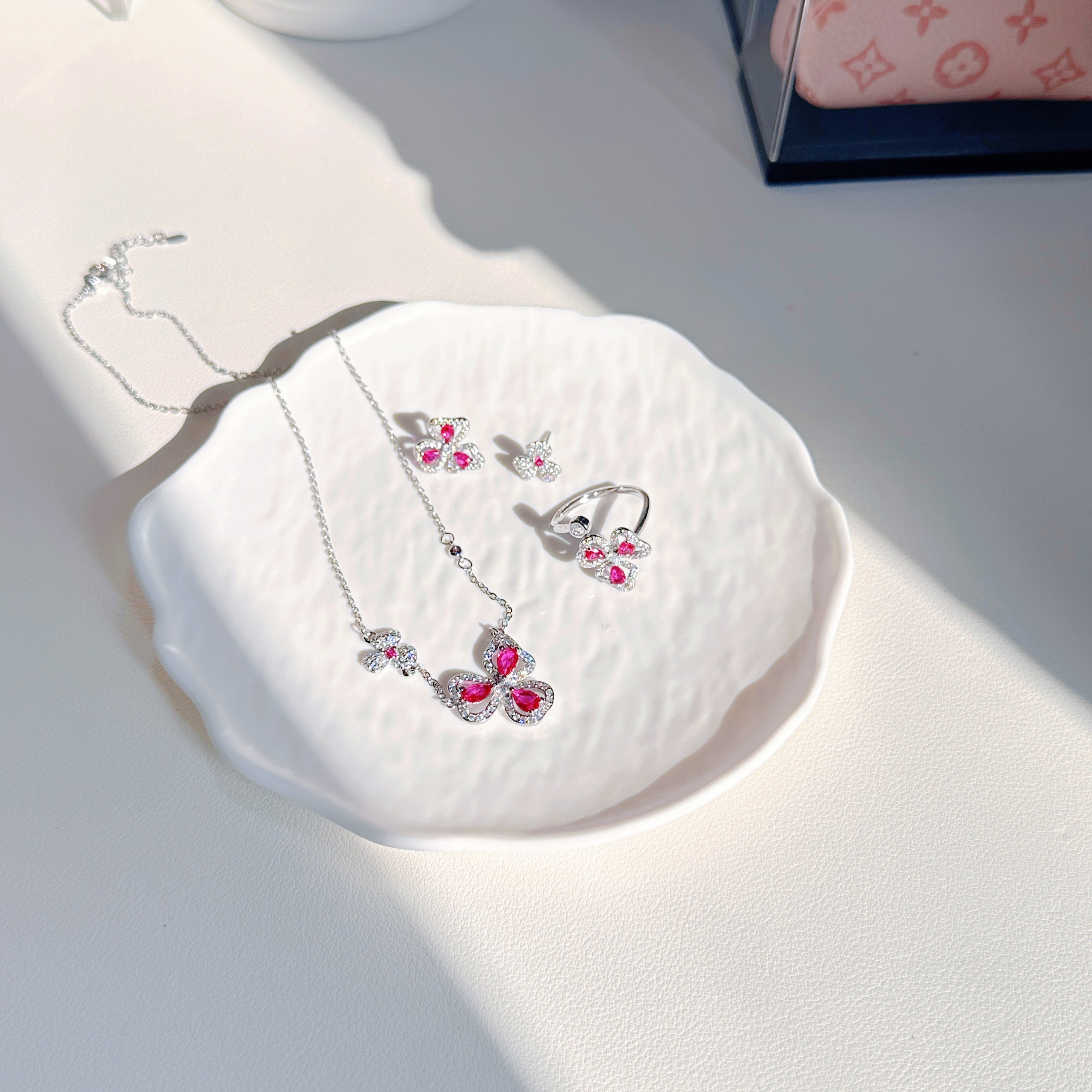 Trinity Clover Jewelry Set – Necklace, Ring & Earrings with Sparkling Zirconia | 3-Leaf Flower Design