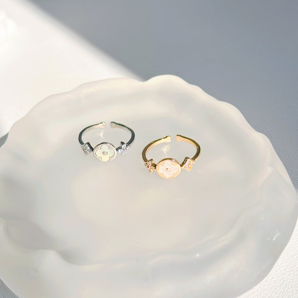 Four-Leaf Bloom Jewelry Set – Adjustable Bracelet, Open Ring, Pendant & Earrings | Gold/Silver