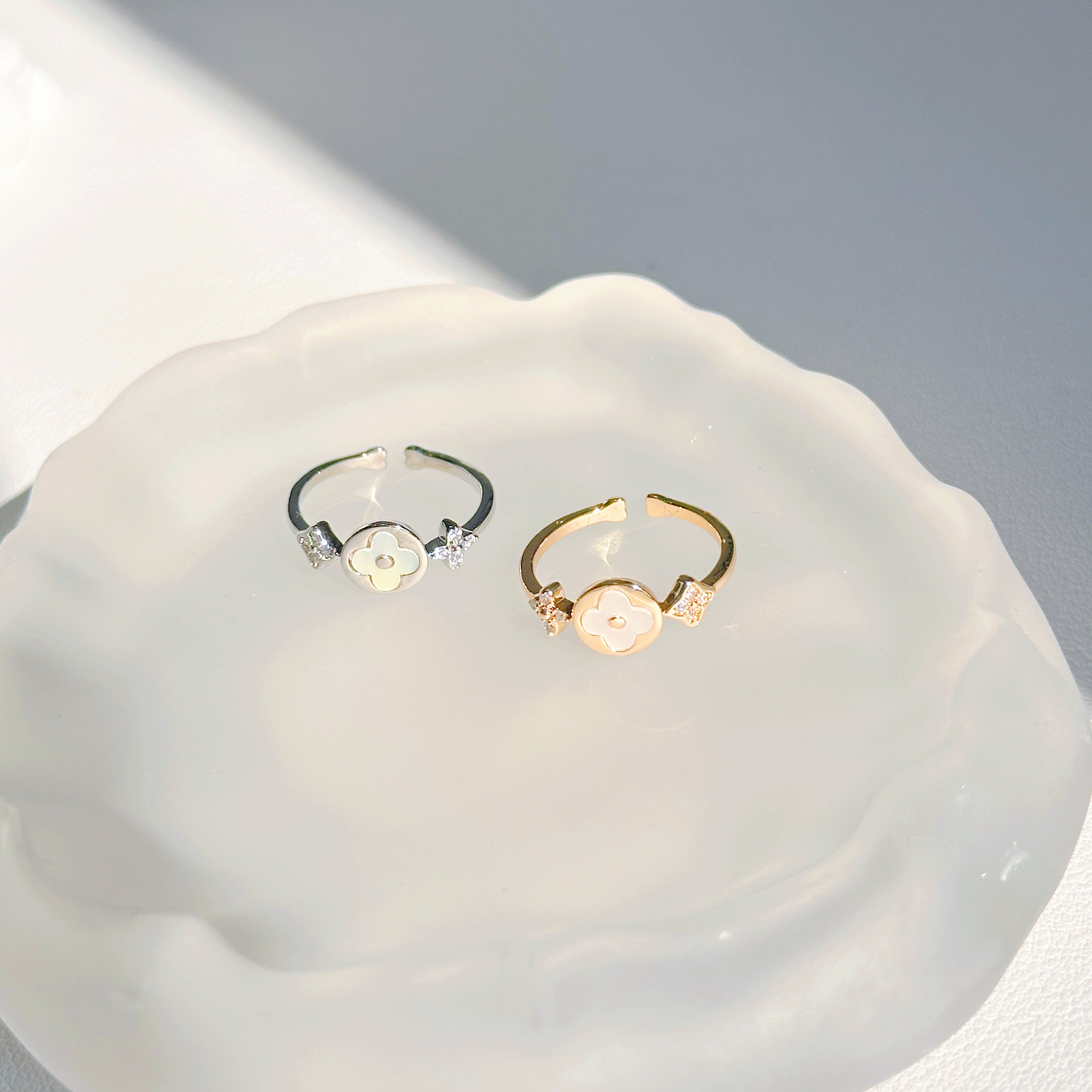 Four-Leaf Bloom Jewelry Set – Adjustable Bracelet, Open Ring, Pendant & Earrings | Gold/Silver