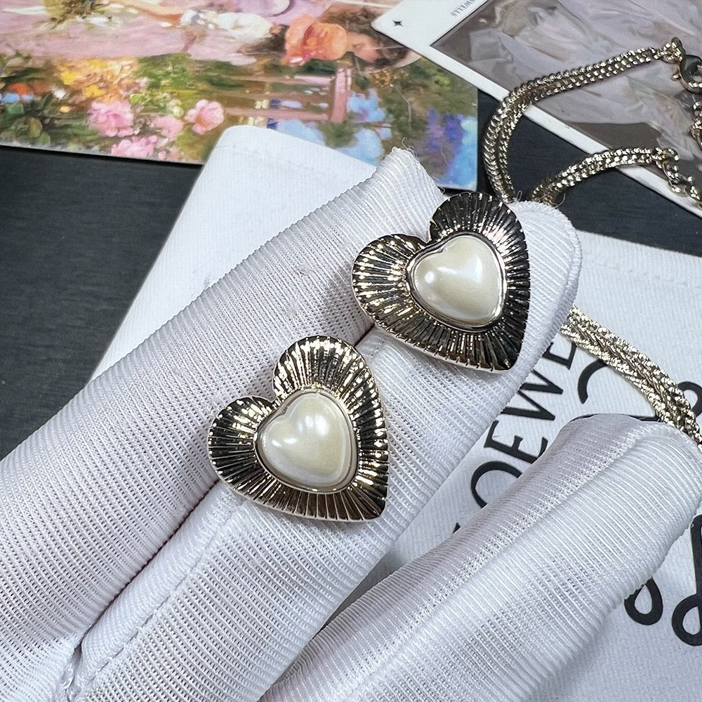 Pale Luna Vintage Heart: Pavé Zircon & Pearl Necklace and Stud Set