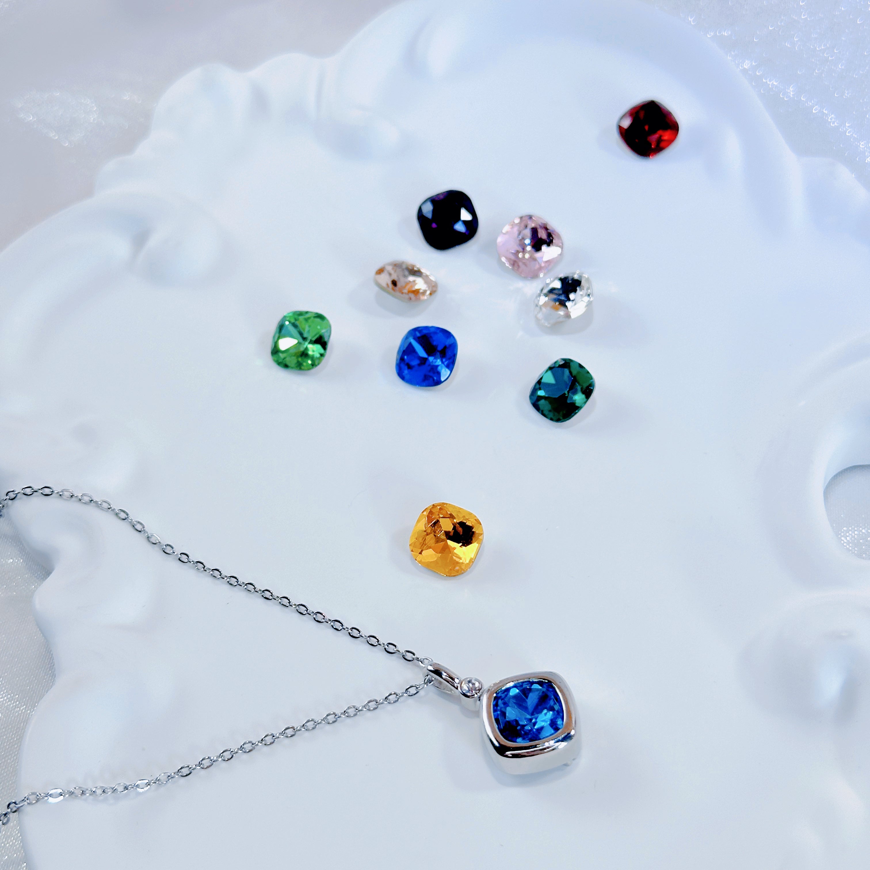 The Modular Muse Necklace – Customizable Jewelry with 10 Interchangeable Zirconia Stones in Square & Heart Shapes | Gold or White Gold Chain