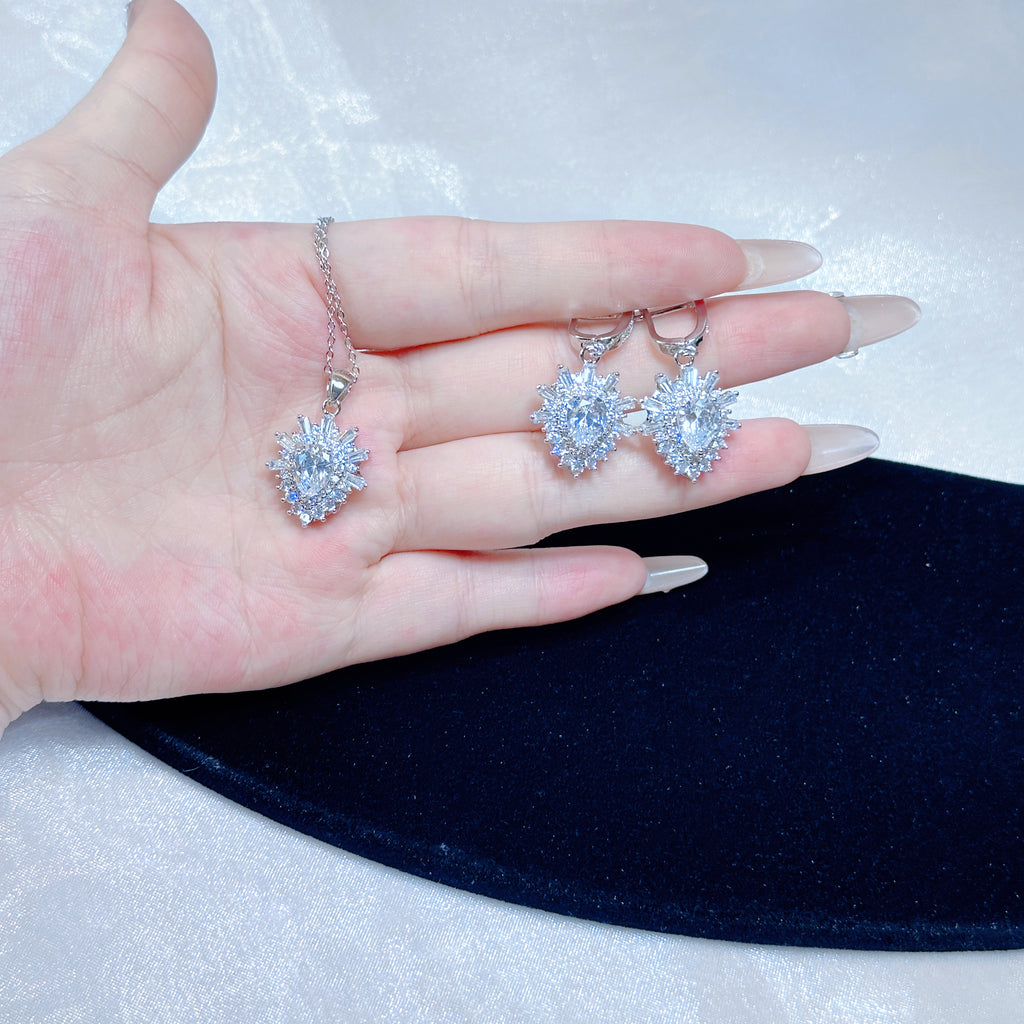 Pure Radiance Set – Minimalist Silver Necklace & Earrings