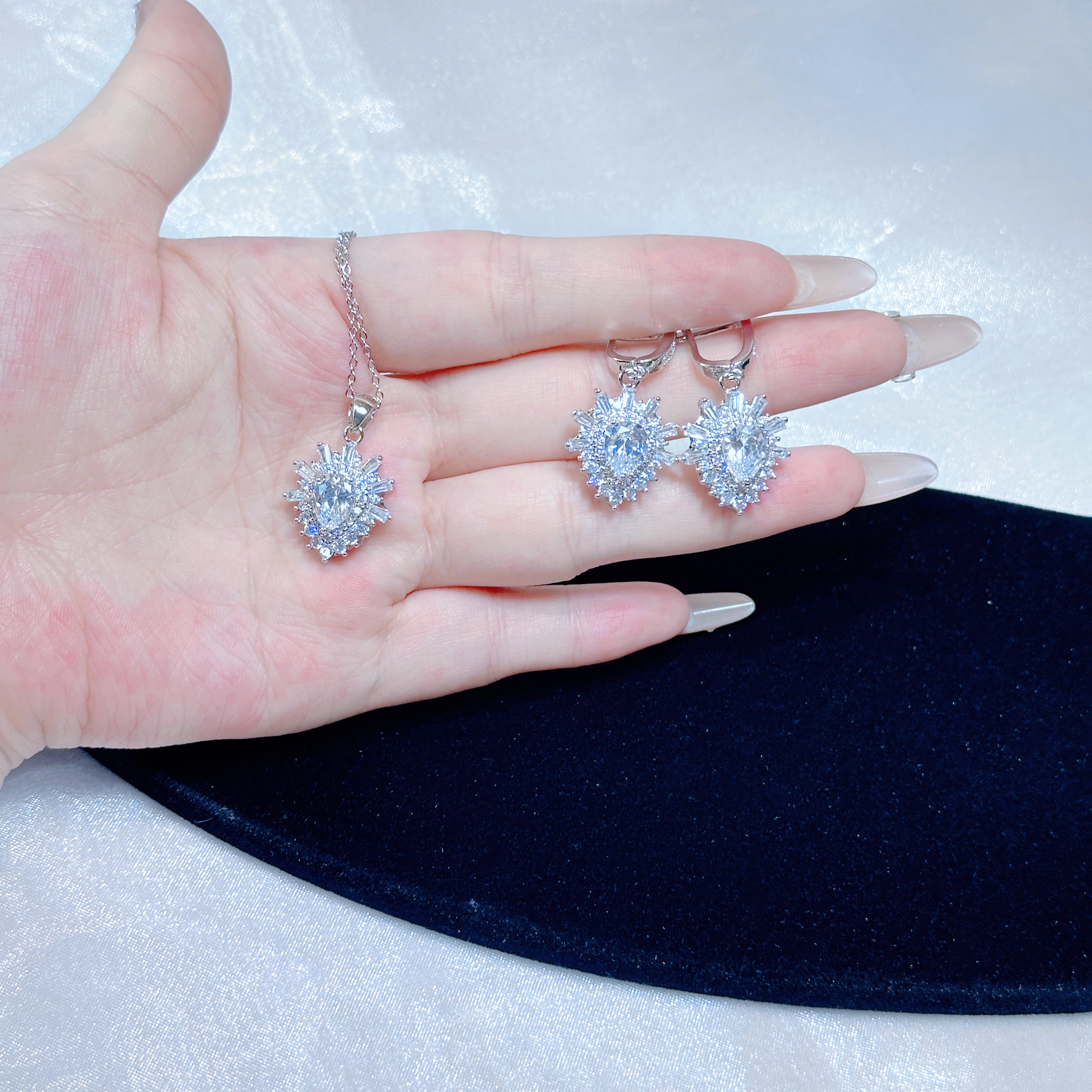 Pure Radiance Set – Minimalist Silver Necklace & Earrings