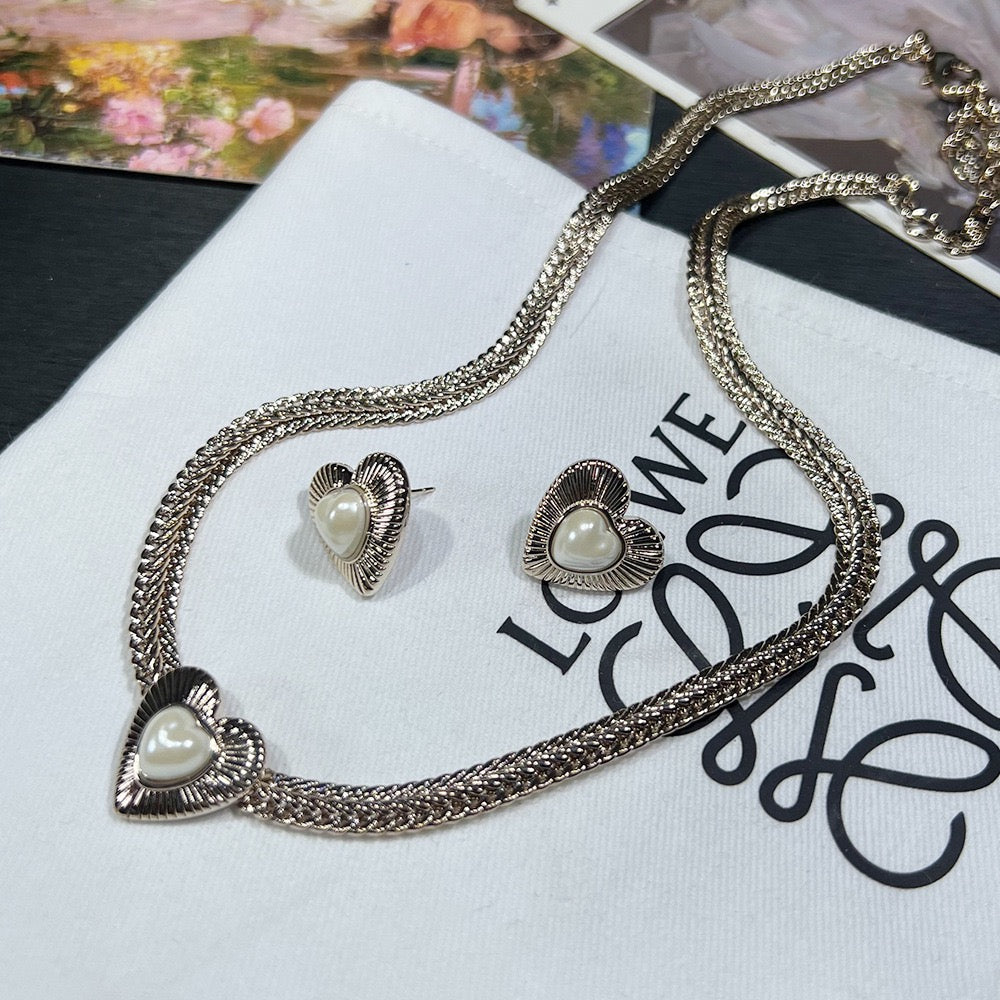 Pale Luna Vintage Heart: Pavé Zircon & Pearl Necklace and Stud Set