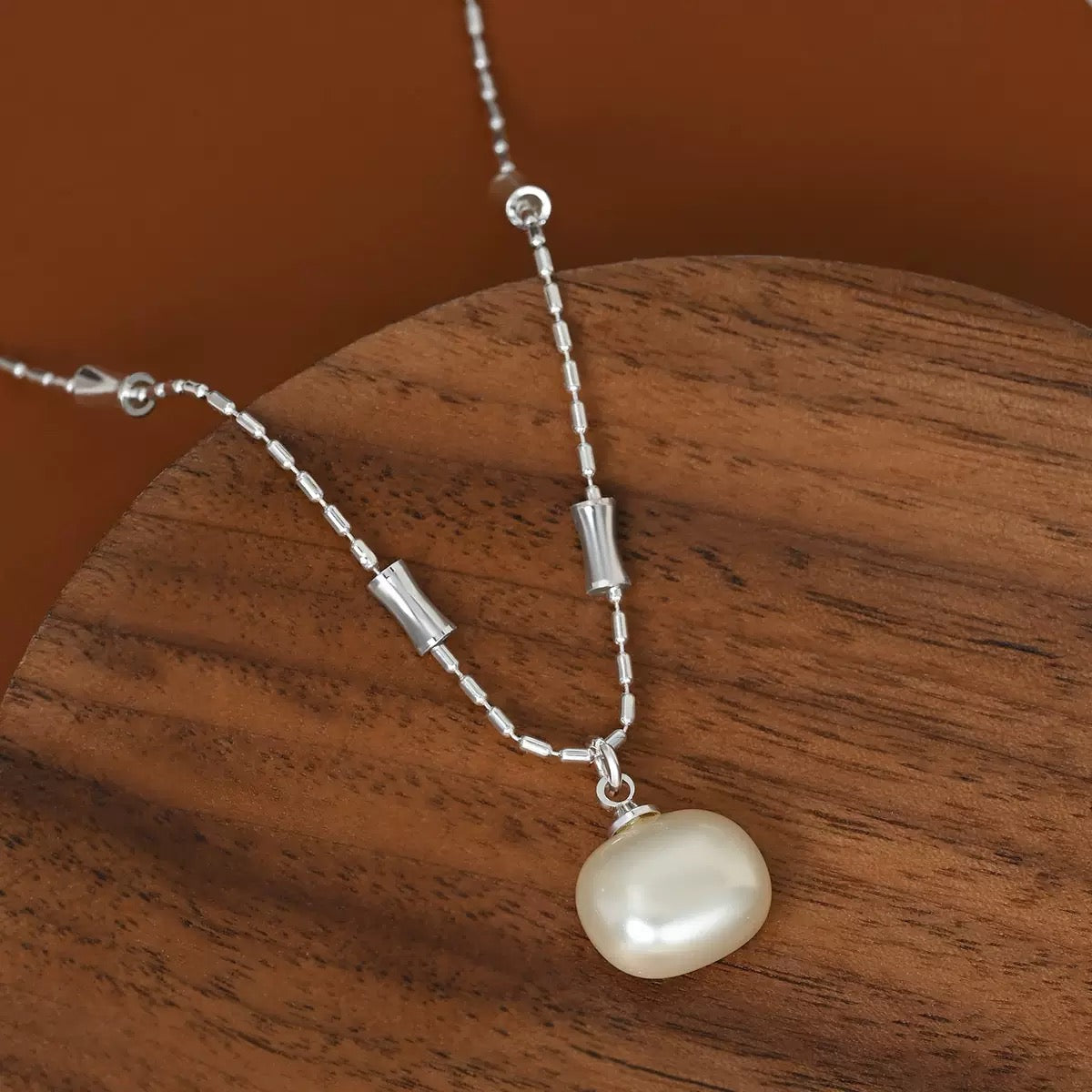 Style Silver Cube Pearl Pendant Necklace – Elegant Light Luxury Choker for Women