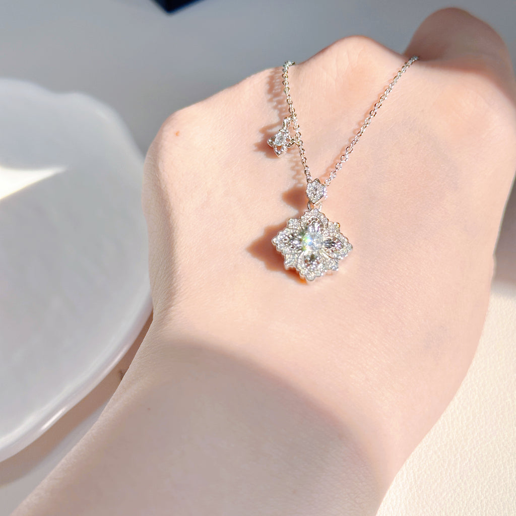 Brushed Radiant Four-Leaf Clover Necklace – Purple Zirconia with Diamond-Cut Finish | Gold/White Gold