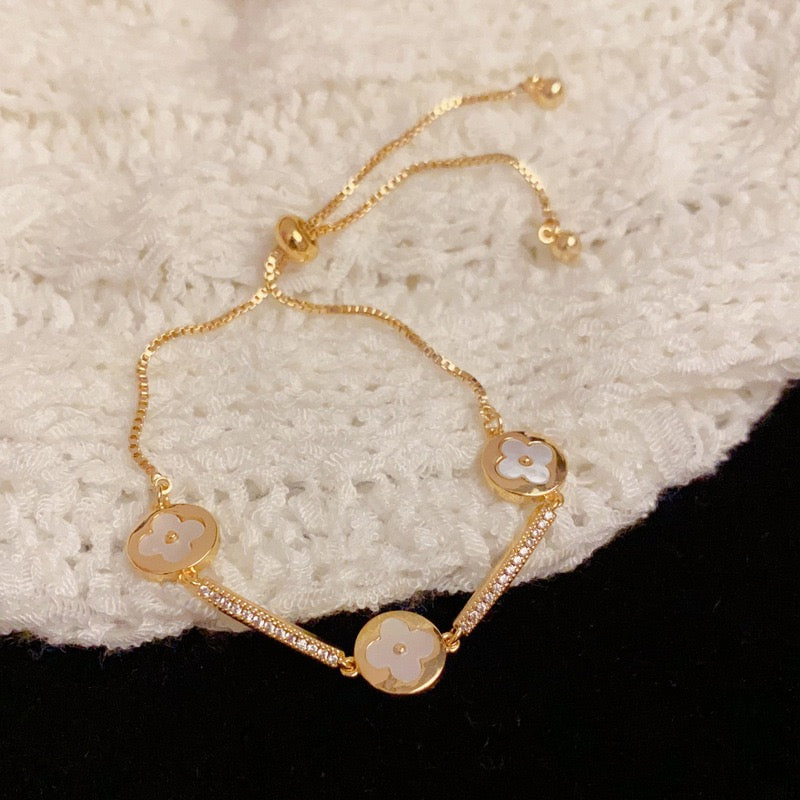 Four-Leaf Bloom Jewelry Set – Adjustable Bracelet, Open Ring, Pendant & Earrings | Gold/Silver
