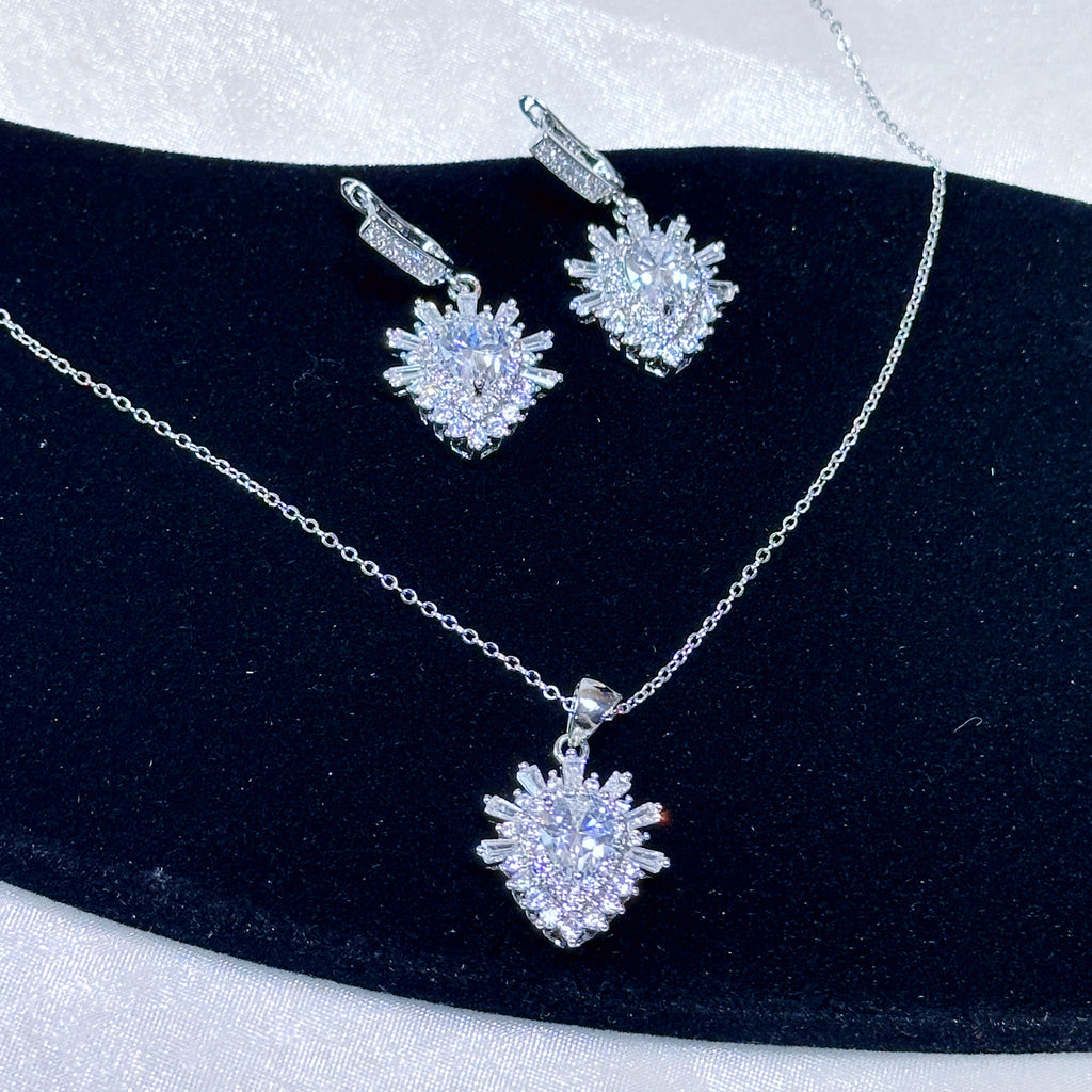 Pure Radiance Set – Minimalist Silver Necklace & Earrings