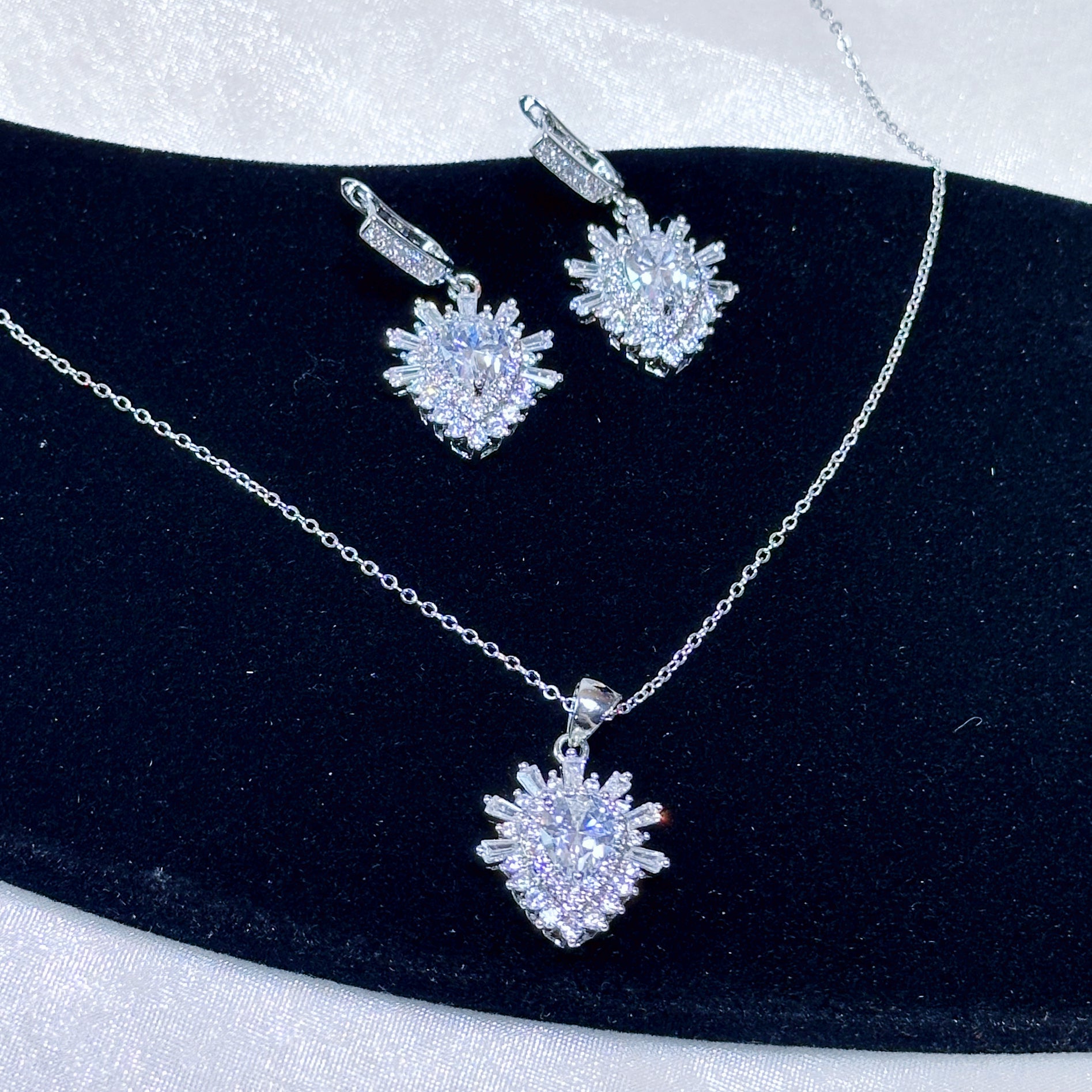 Pure Radiance Set – Minimalist Silver Necklace & Earrings