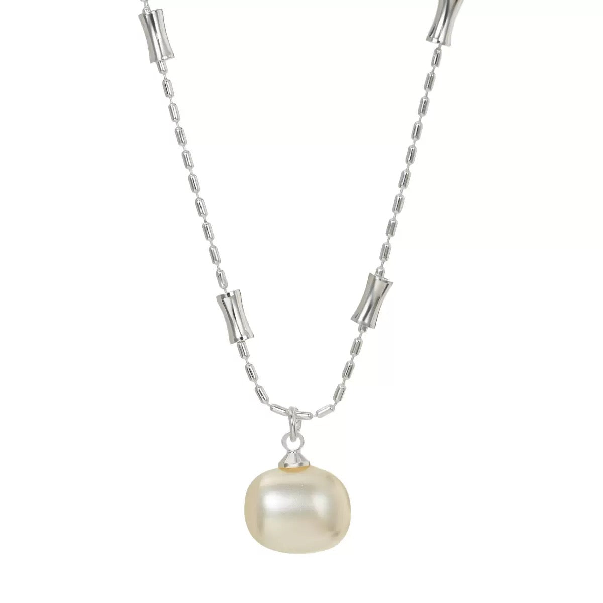 Style Silver Cube Pearl Pendant Necklace – Elegant Light Luxury Choker for Women