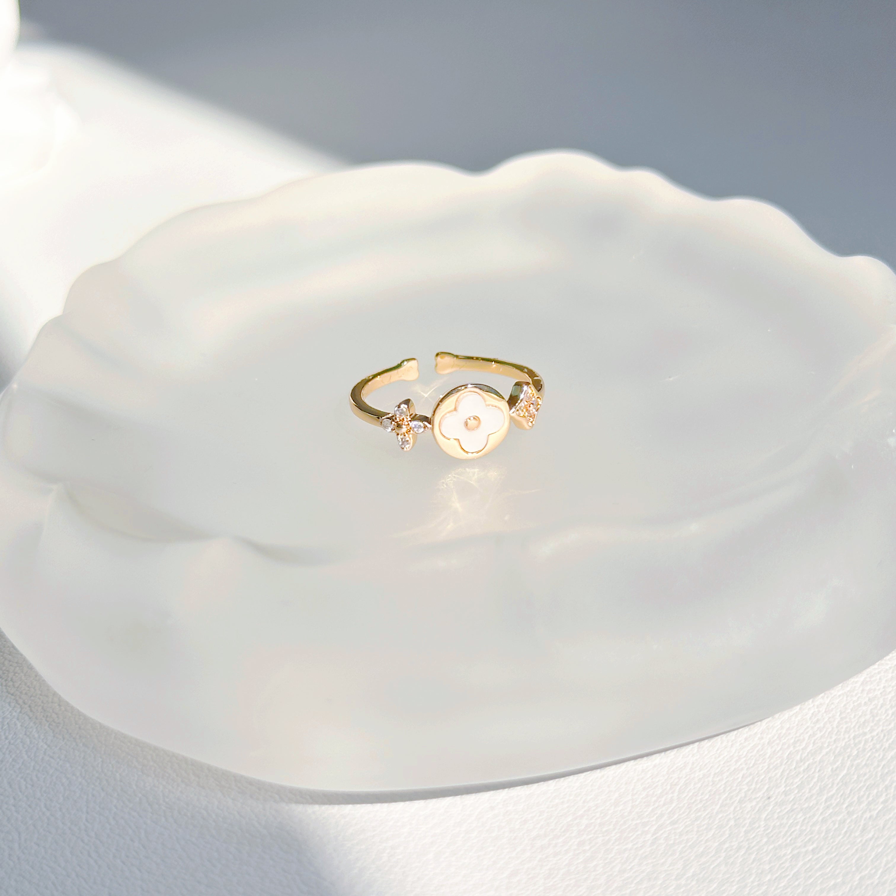 Four-Leaf Bloom Jewelry Set – Adjustable Bracelet, Open Ring, Pendant & Earrings | Gold/Silver