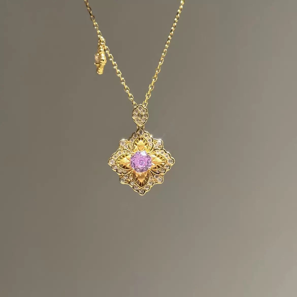 Brushed Radiant Four-Leaf Clover Necklace – Purple Zirconia with Diamond-Cut Finish | Gold/White Gold