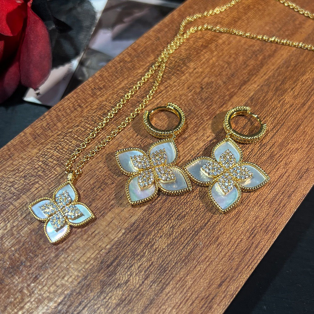 Petite Clover Set – Dainty Everyday Essentials