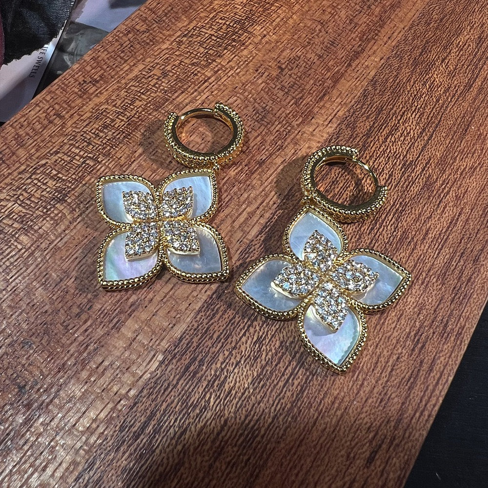 Petite Clover Set – Dainty Everyday Essentials