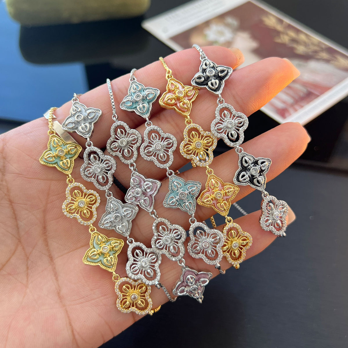 Baoxiang flower color shell inlaid with zircon series bracelet hollow design versatile