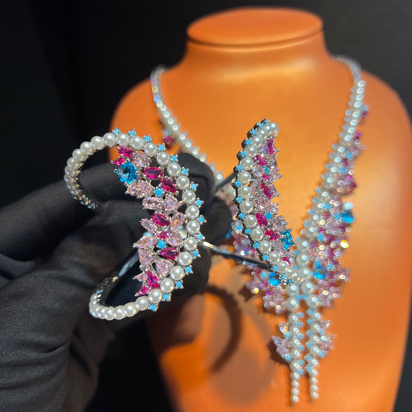 Chinese Vintage Pavé Jewelry Set – Necklace, Bracelet & Earrings in Gold