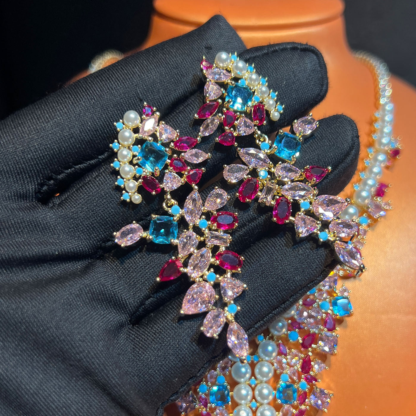 Chinese Vintage Pavé Jewelry Set – Necklace, Bracelet & Earrings in Gold