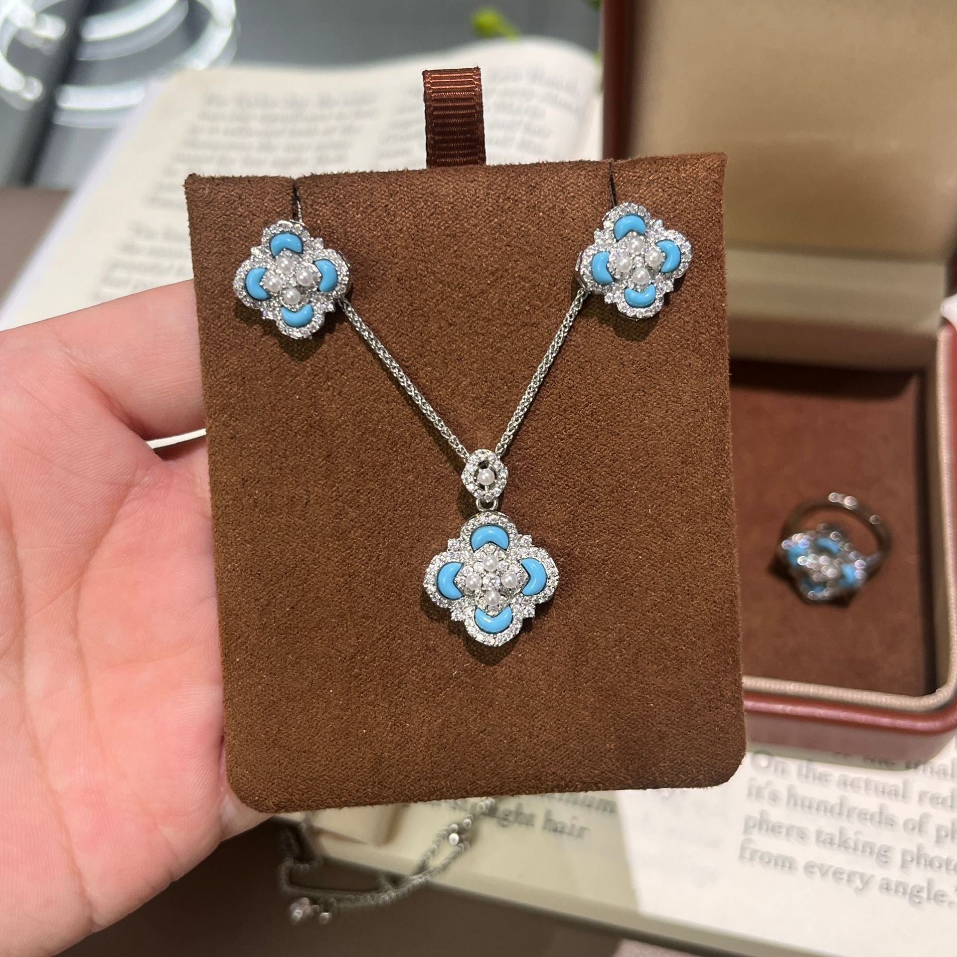 Vintage Pearl Shell Clover Jewelry Set – Necklace, Ring, Bracelet & Earrings