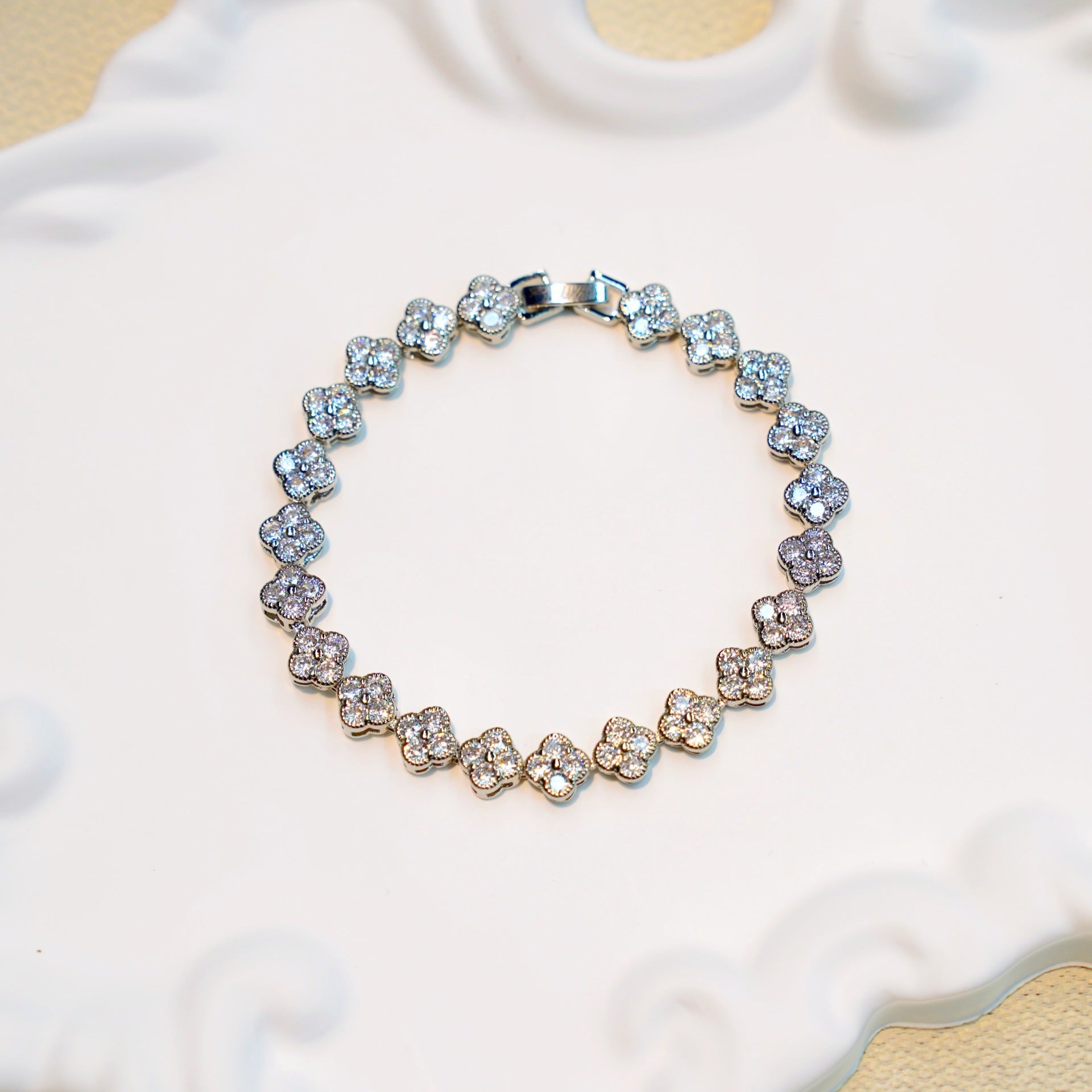 Four‑Leaf Clover Bracelet – 12 Gold Tone Designs