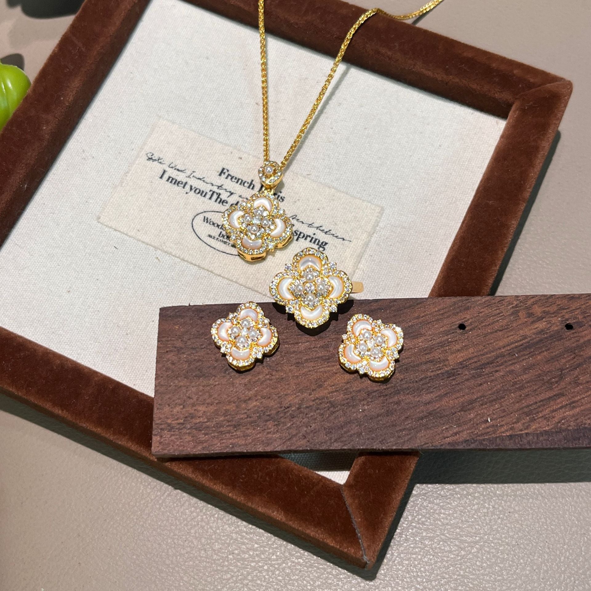 Vintage Pearl Shell Clover Jewelry Set – Necklace, Ring, Bracelet & Earrings