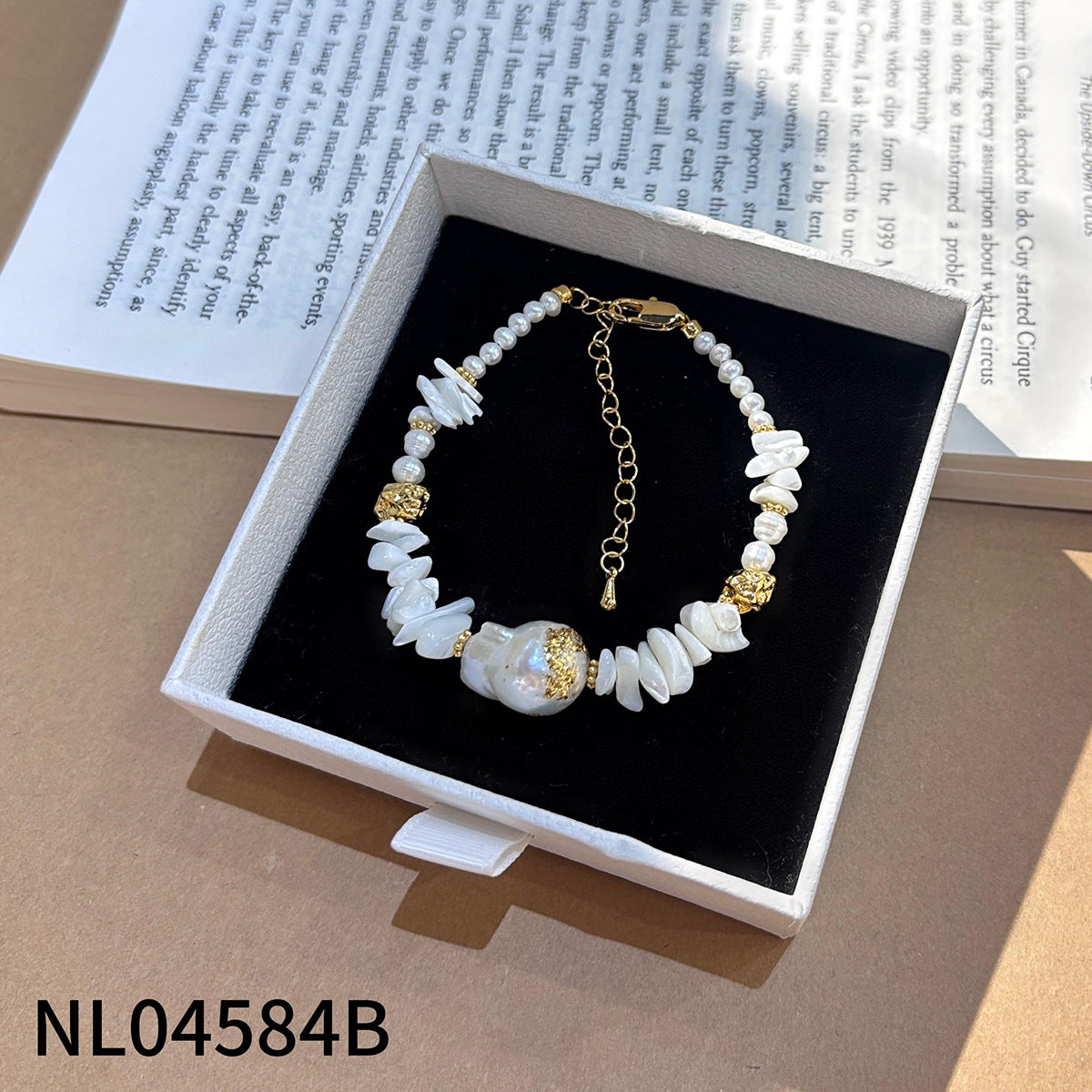 Mixed Material Pearl Bracelet – Freshwater Pearl, Natural Stone & 18K Gold