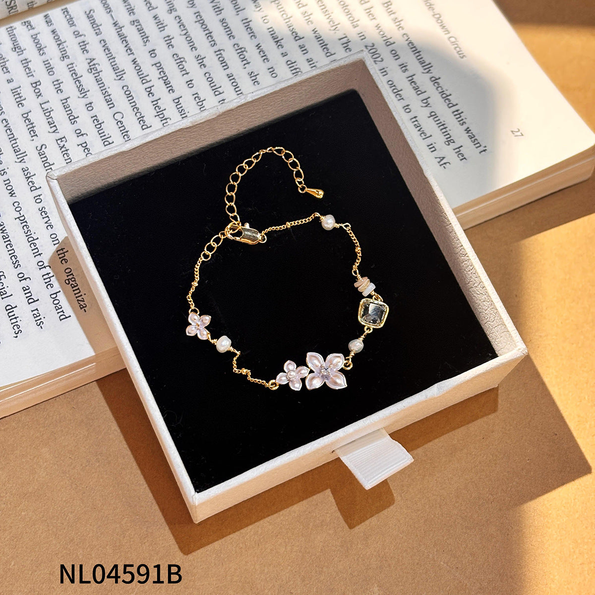 Mixed Material Pearl Bracelet – Freshwater Pearl, Natural Stone & 18K Gold