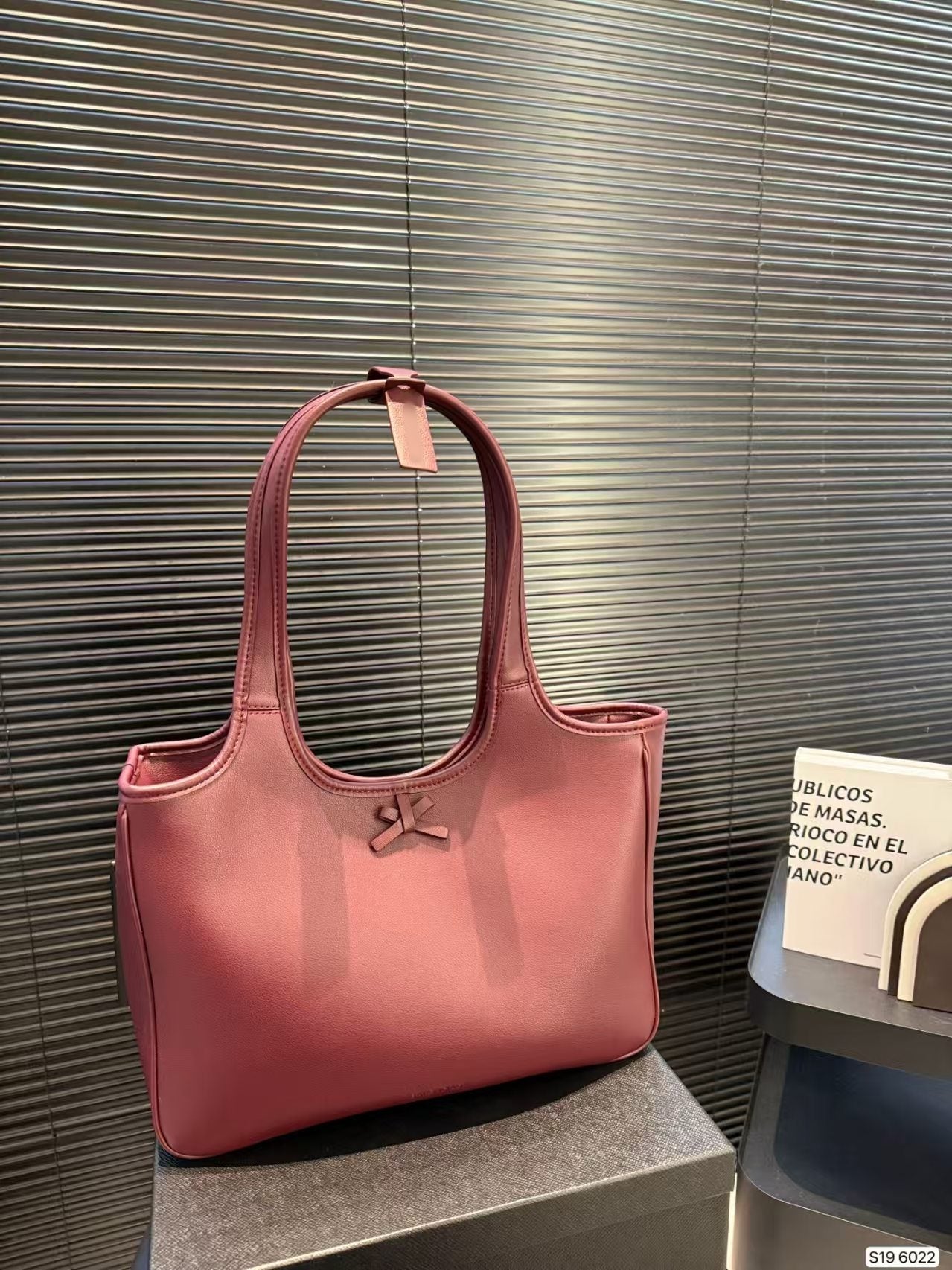 Minimalist Tote Bag – Large Capacity, 4 Colors