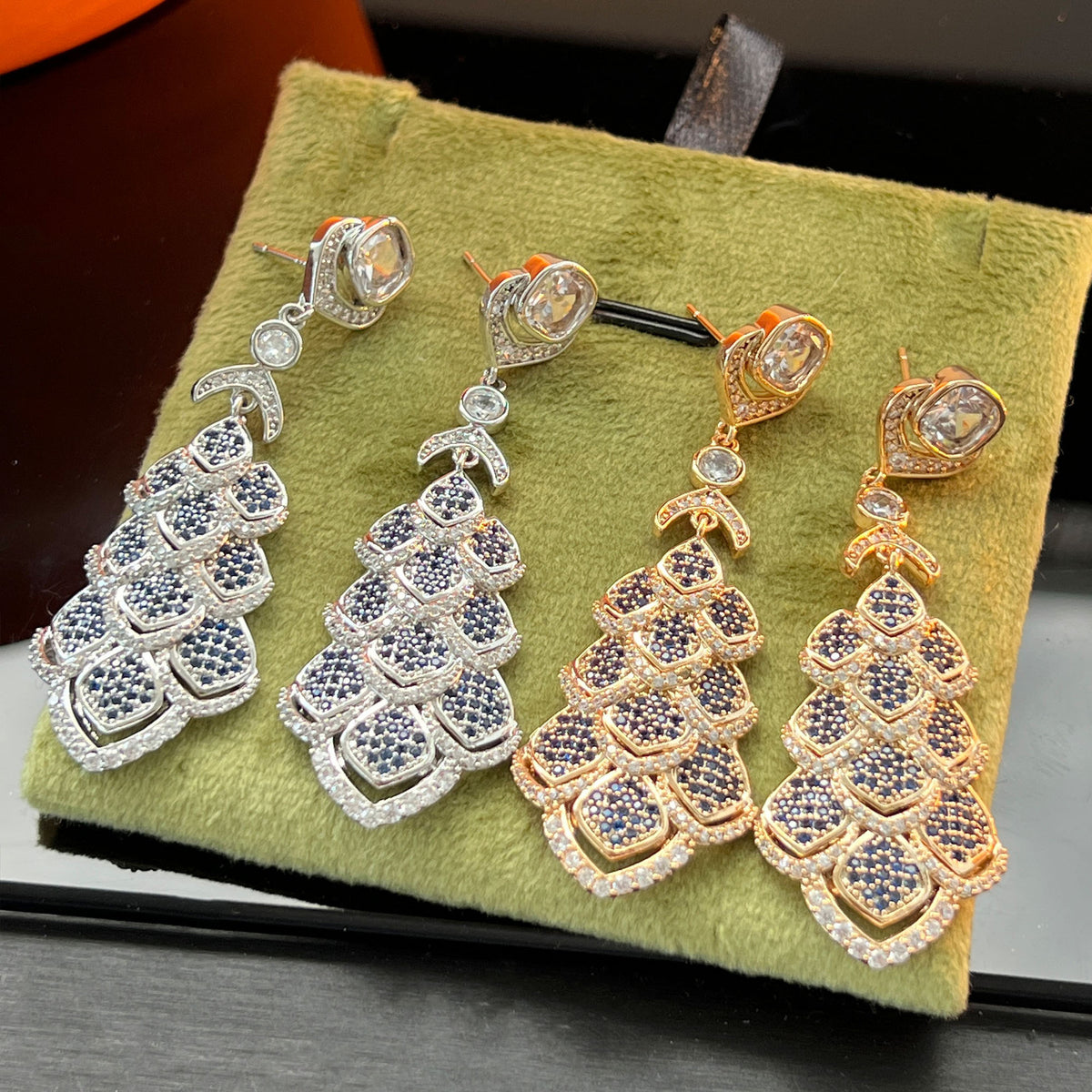Light luxury high-end wing scales inlaid with zircon design