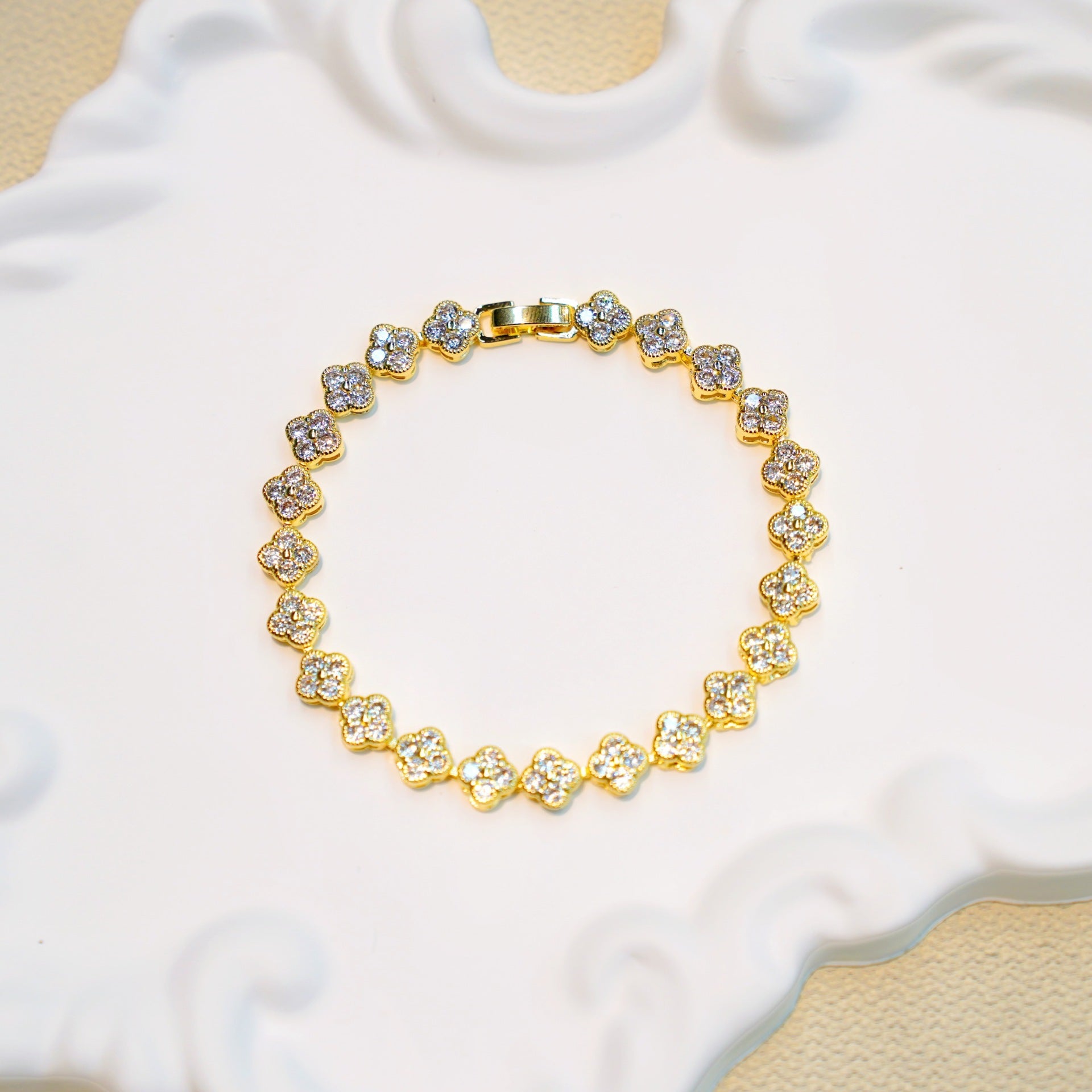 Four‑Leaf Clover Bracelet – 12 Gold Tone Designs