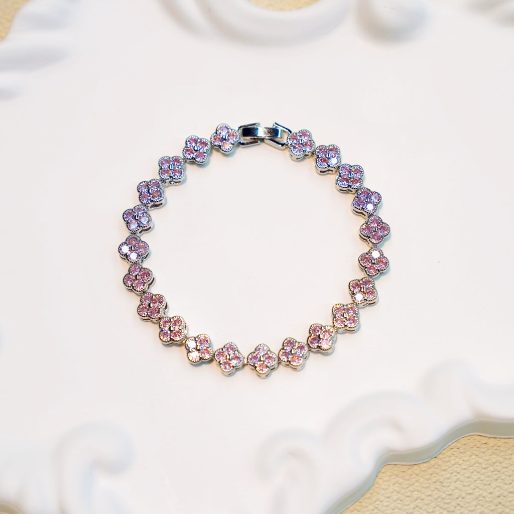 Four‑Leaf Clover Bracelet – 12 Gold Tone Designs