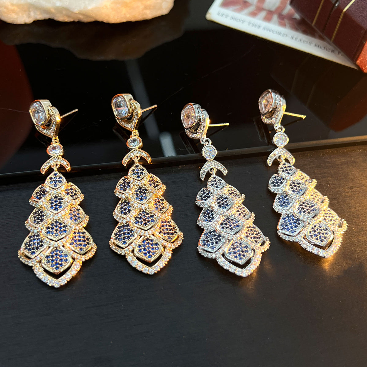 Light luxury high-end wing scales inlaid with zircon design