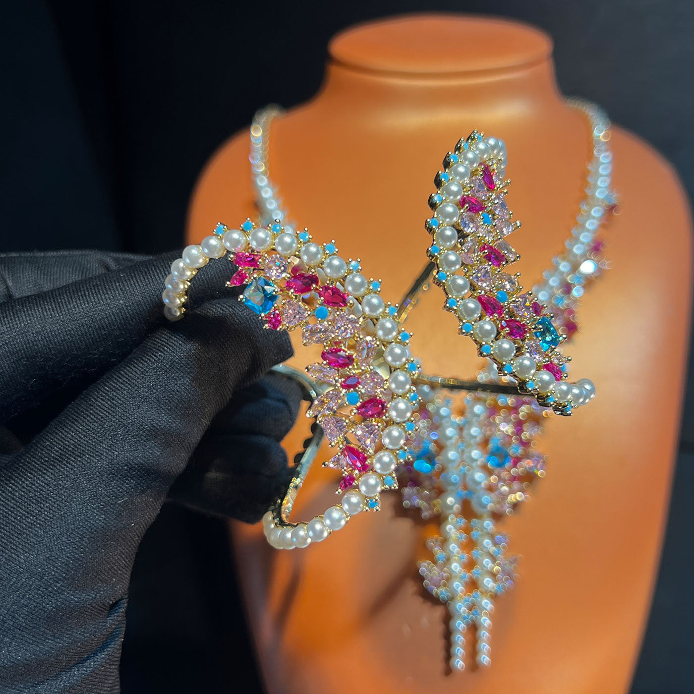 Chinese Vintage Pavé Jewelry Set – Necklace, Bracelet & Earrings in Gold