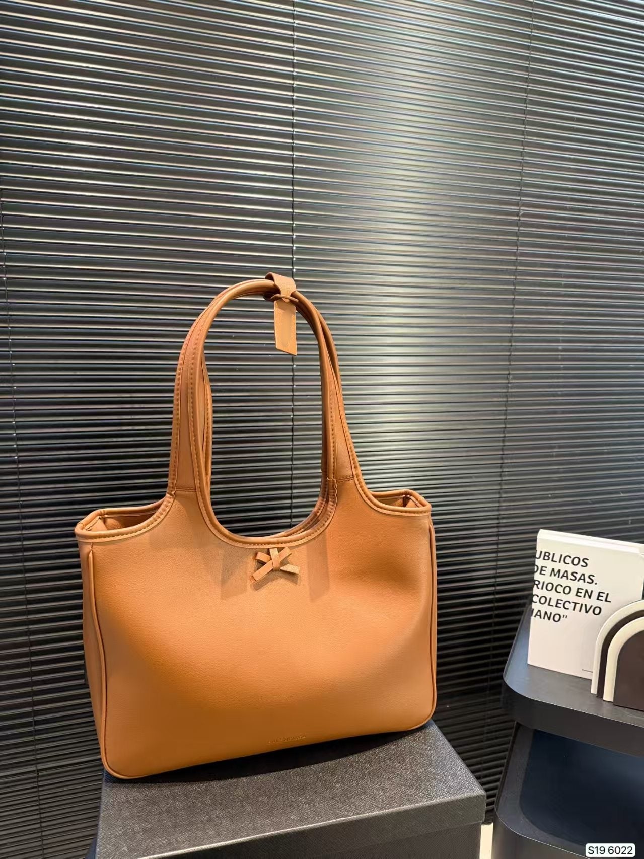 Minimalist Tote Bag – Large Capacity, 4 Colors