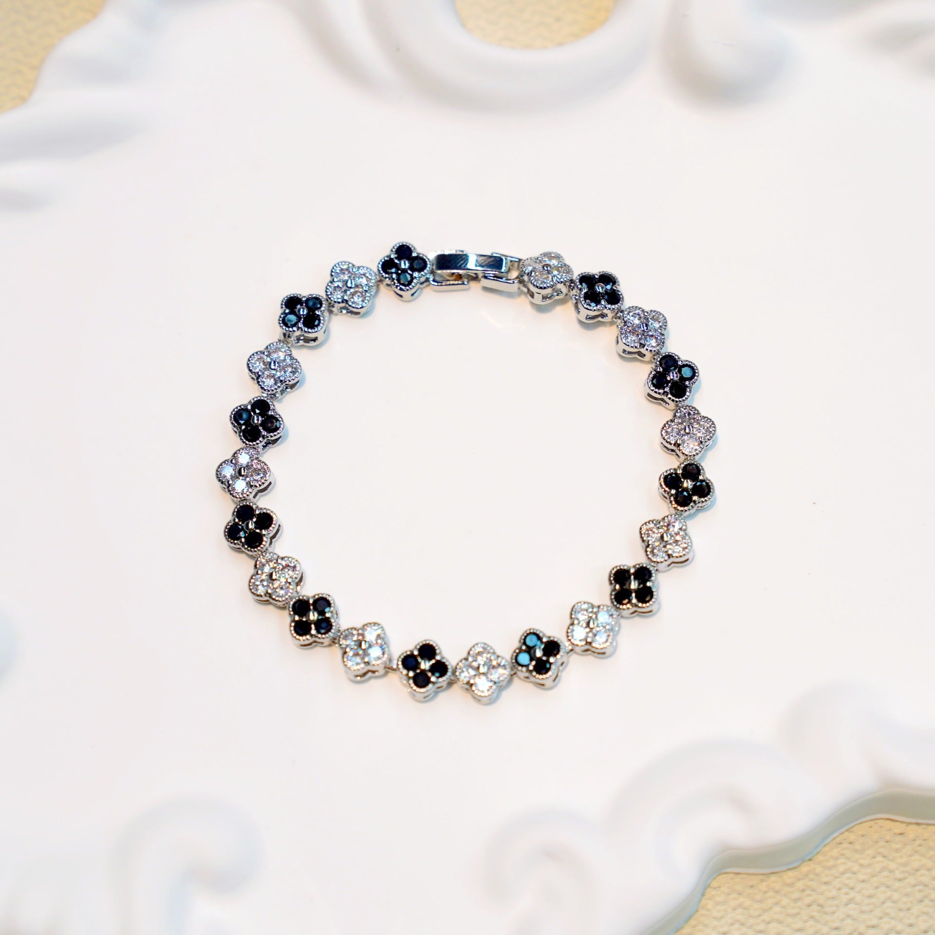 Four‑Leaf Clover Bracelet – 12 Gold Tone Designs