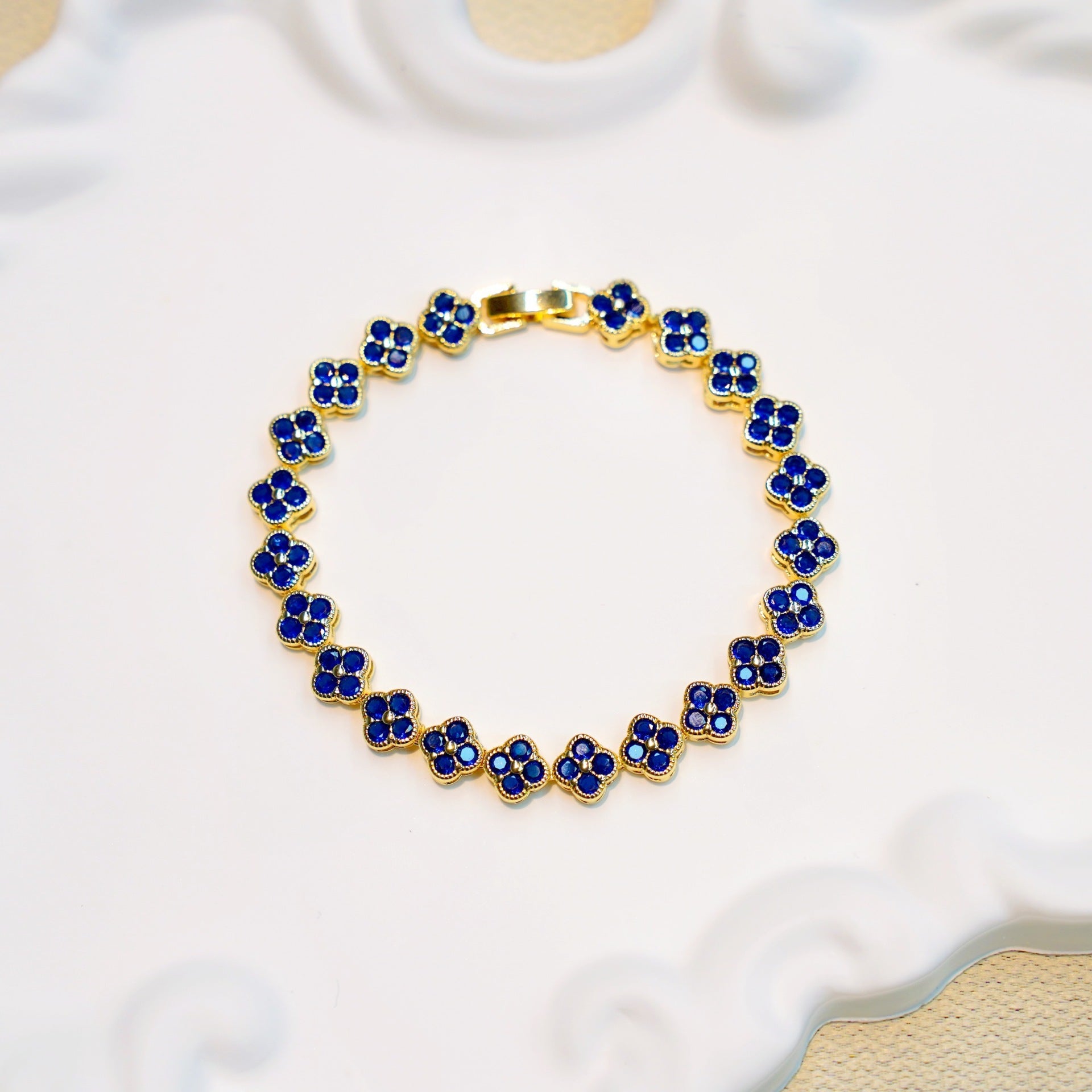 Four‑Leaf Clover Bracelet – 12 Gold Tone Designs