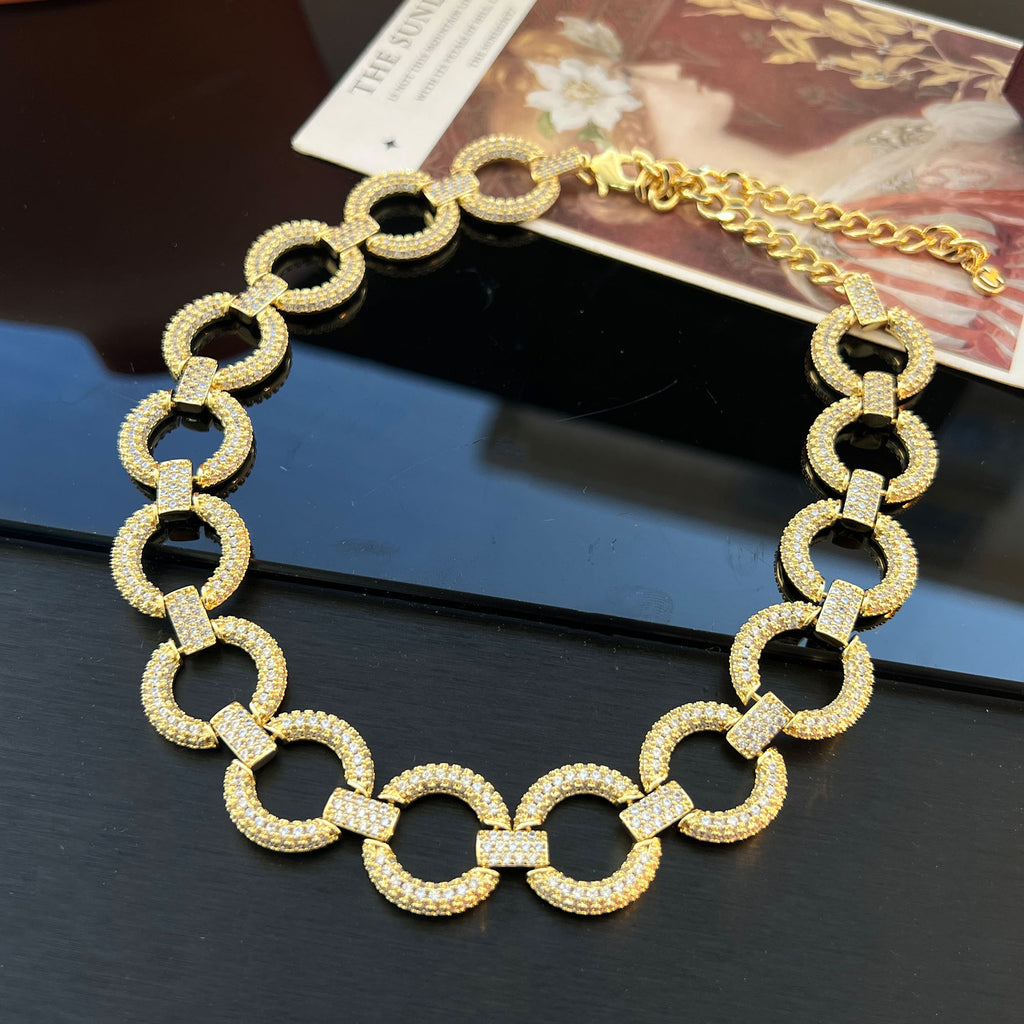 Interlocking high-end simplicity inlaid with zircon three-piece set