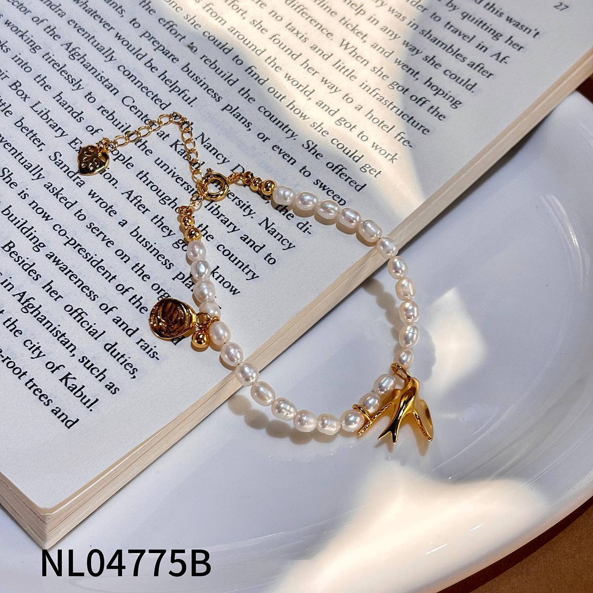 Mixed Material Pearl Bracelet – Freshwater Pearl, Natural Stone & 18K Gold