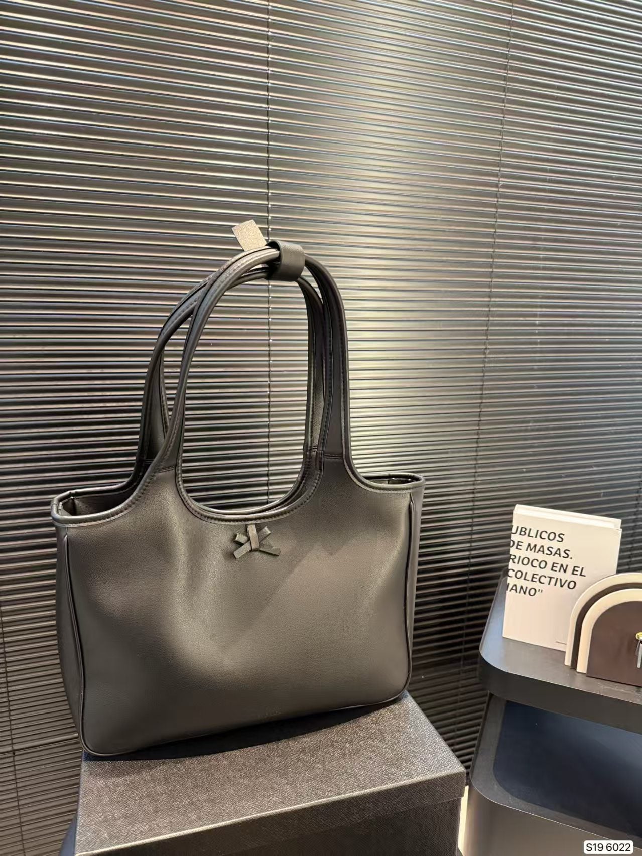 Minimalist Tote Bag – Large Capacity, 4 Colors