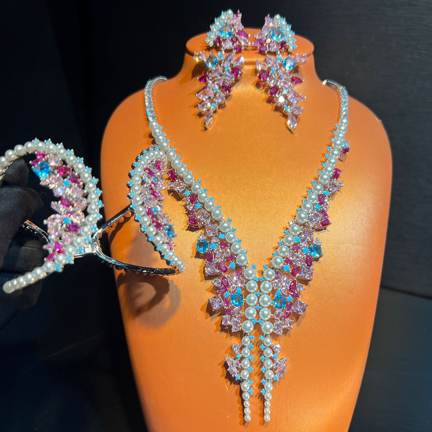 Chinese Vintage Pavé Jewelry Set – Necklace, Bracelet & Earrings in Gold